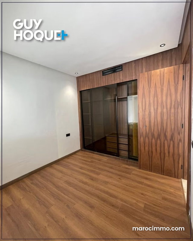 Modern Studio for Sale in Princesses Quarter — 4