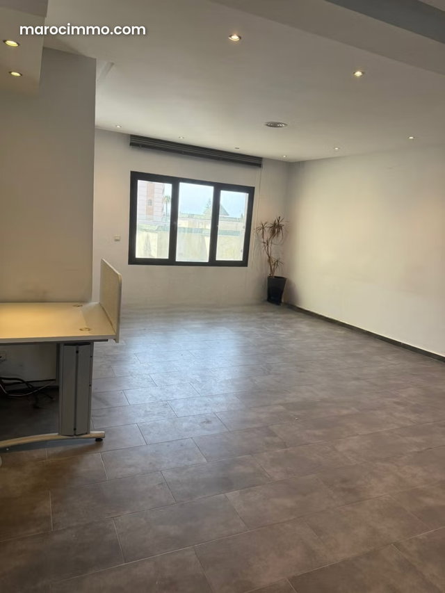 Bureau haut standing, emplacement premium near CFC — 2