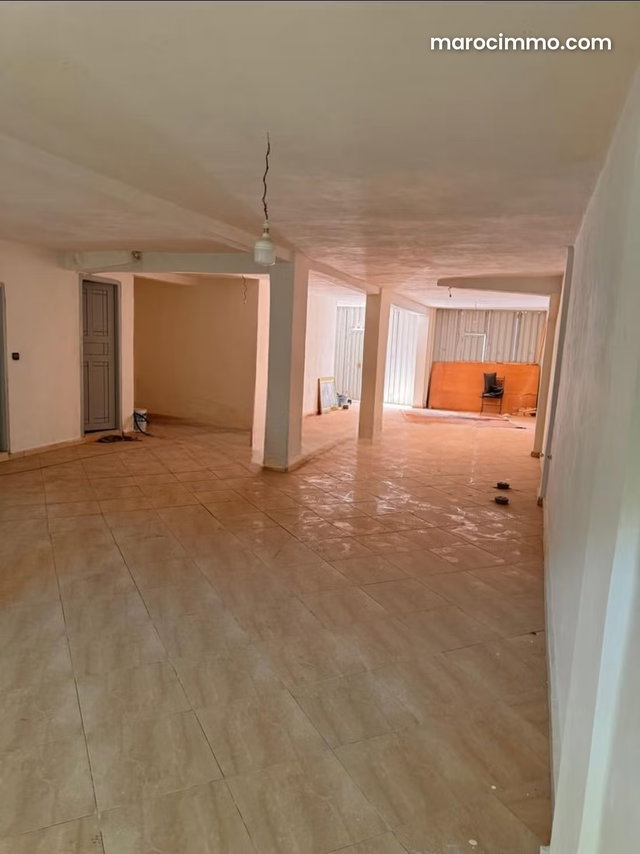 Local commercial en vente à Route ain Chkaf. Surface totale 170 m² — 4