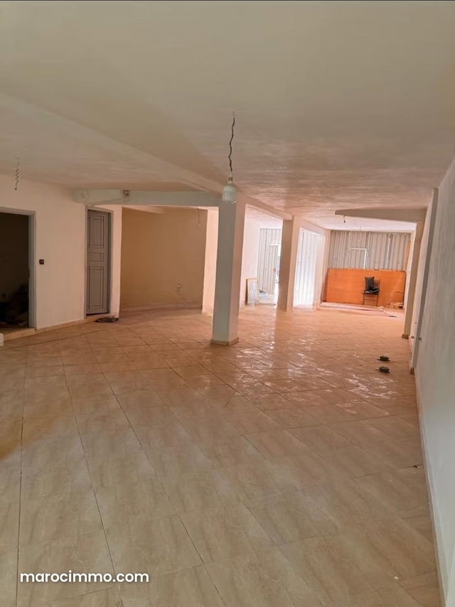 Local commercial en vente à Route ain Chkaf. Surface totale 170 m² — 3