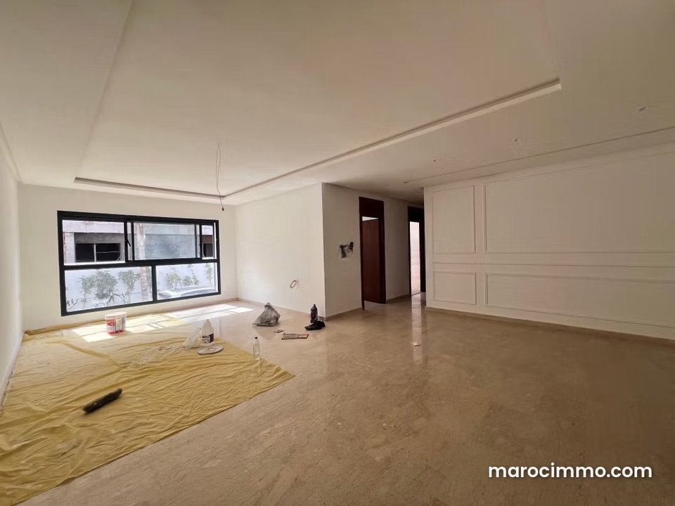 Rent a 3-bedroom apartment in Menzah. Beautiful terrace and elevator