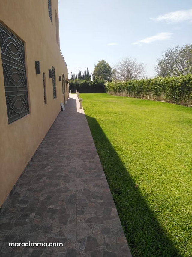 Splendide villa à vendre à Route de Fez. 9 pièces confortables — 4