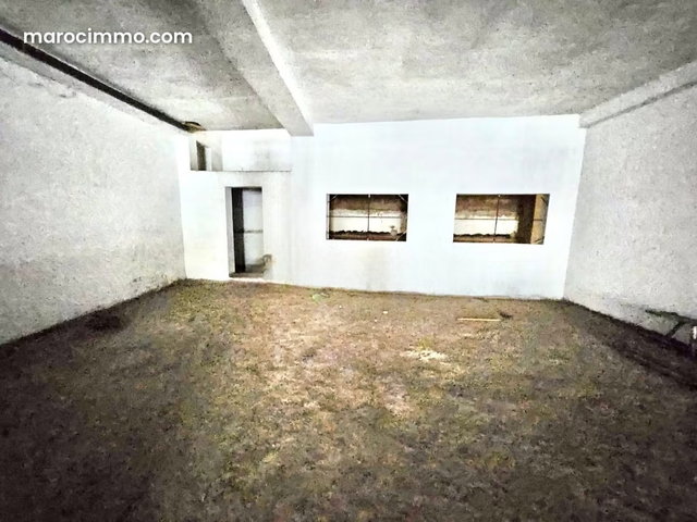 Local commercial en vente à Agdal. Superficie 182 m² — 3