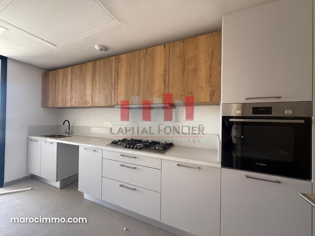 Louez cet appartement à Casablanca Finance City. Superficie 134 m². Ascenseur et stationnement — 5