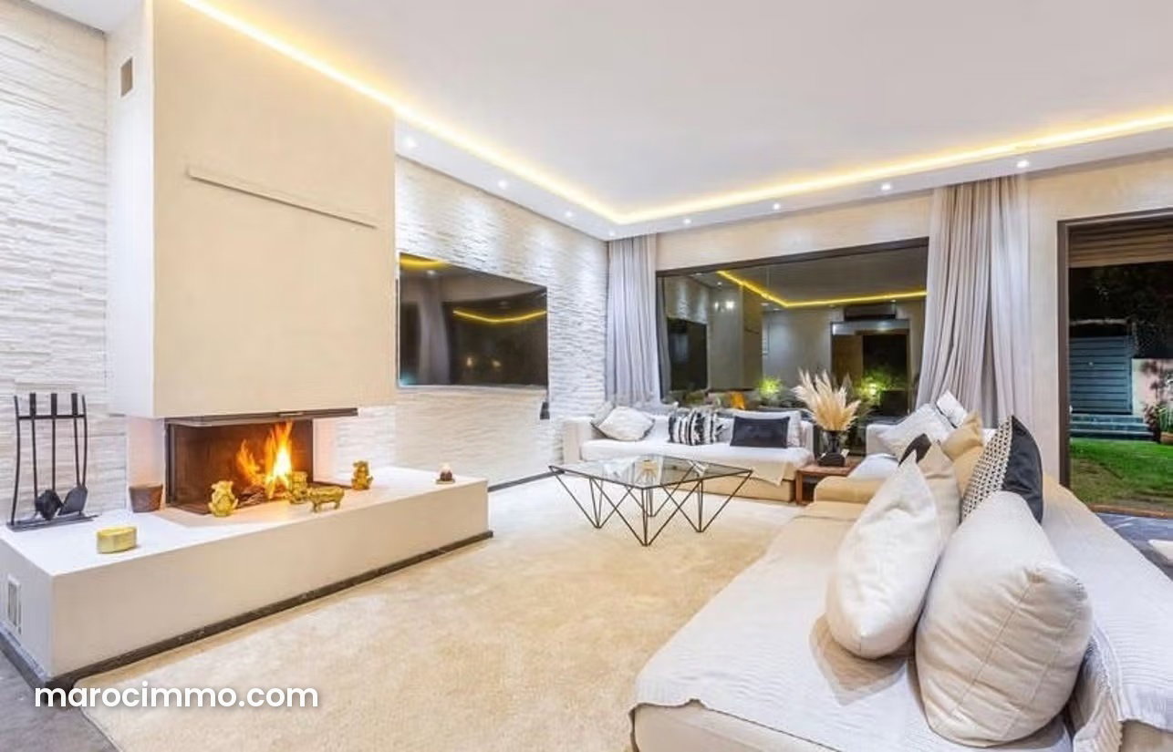 Furnished 600 sqm villa with pool and garden, Casablanca Road — Marrakesh