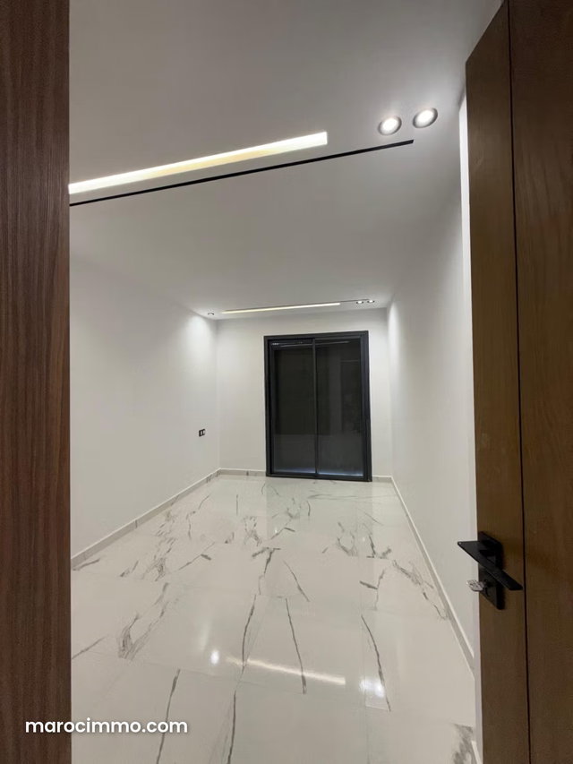 Vend appartement à Martil. Surface totale 91 m². Porte blindée — 3