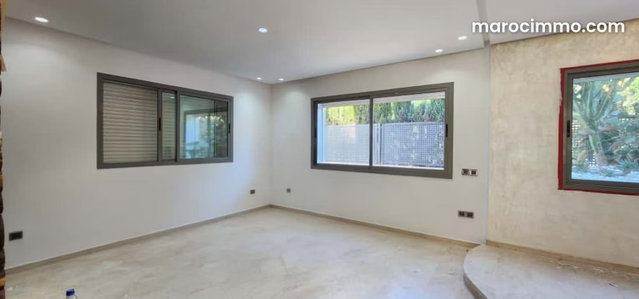 Bright Corner Villa for Sale — 5