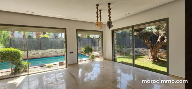 Bright Corner Villa for Sale — 3