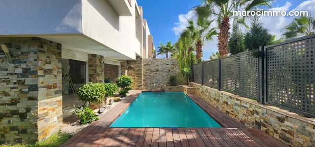 Bright Corner Villa for Sale — 4