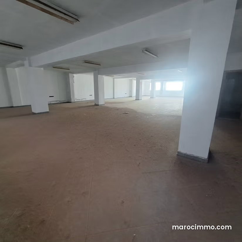1,750 sqm Commercial Space, Dar Bouazza, Equipped and Accessible — Dar Bouazza