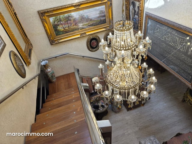 Magnifique villa à vendre à Souissi. Surface totale 1898 m². Piscine et air conditionné — 2