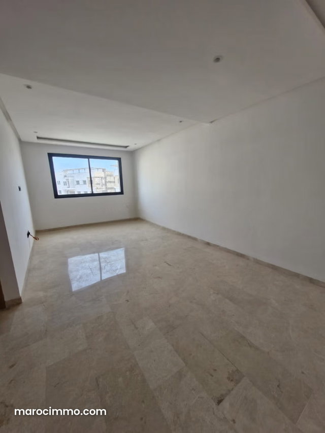Bel appartement en location à Casablanca Finance City. Surface totale 130 m². Porte blindée et chauffage central — 3