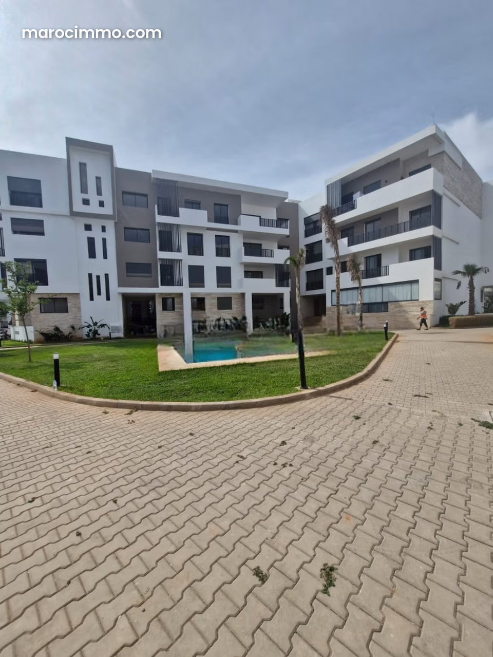Bel appartement en location à Casablanca Finance City. Surface totale 130 m². Porte blindée et chauffage central