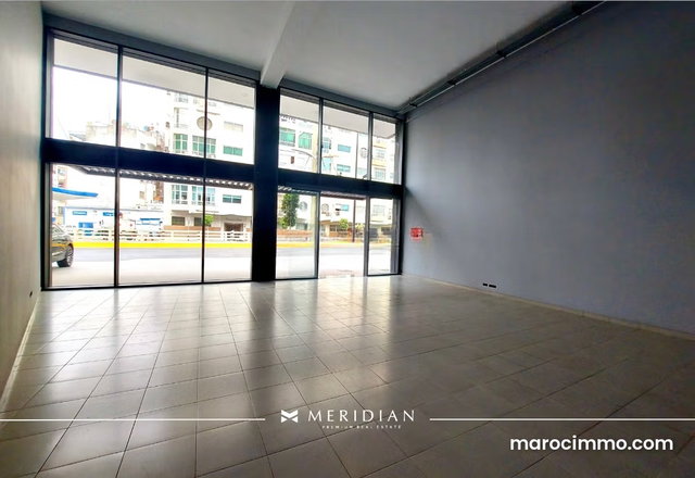 Local Commercial Neuf & Moderne de 295m² sur Blvd — 5