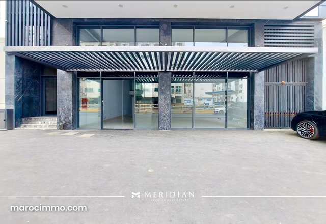 Local Commercial Neuf & Moderne de 295m² sur Blvd — 3