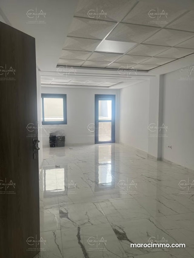 Bureaux en location en Centre. Superficie 100 m² — 2