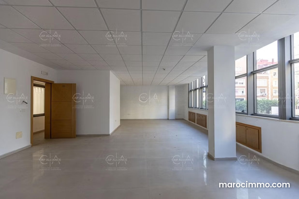74 m² Office in the Heart of Central Tangier with Garage — Tangier
