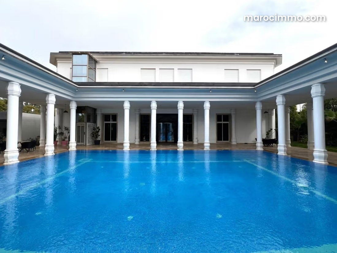 Villa 2300 m² sur 4500 m² de jardin, Souissi, Rabat — Rabat