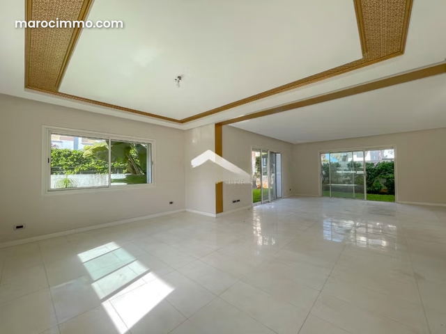 Luxury villa for rent in Ain Diab. 450 m² surface area. Keyed door, satellite dish — Casablanca