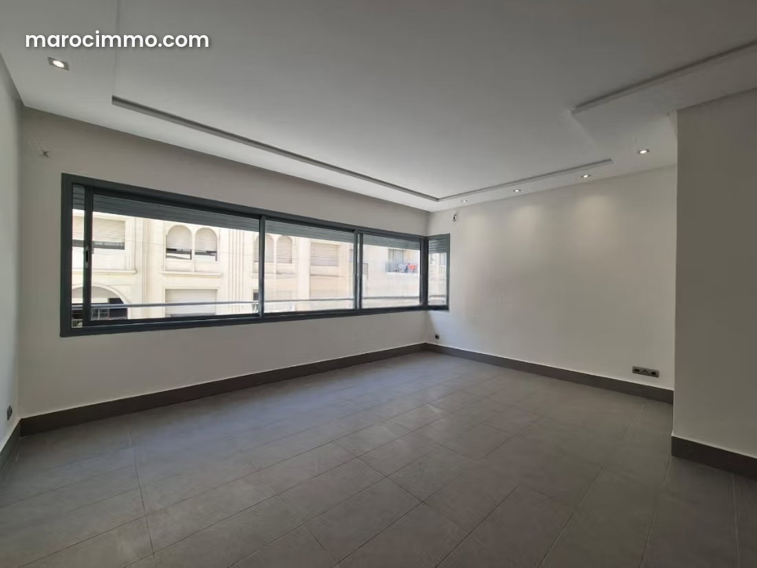 Appartement 3 chambres avec terrasse à Racine Casablanca — Casablanca