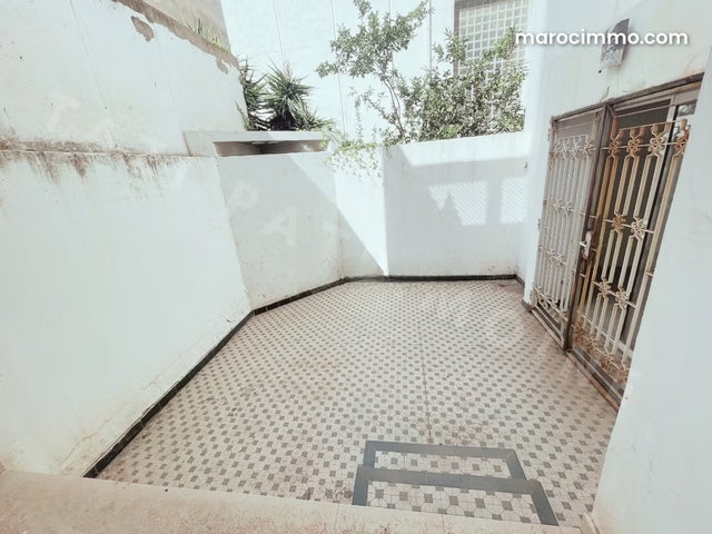 A vendre RDC 2 chambres avec cour a racine — 4