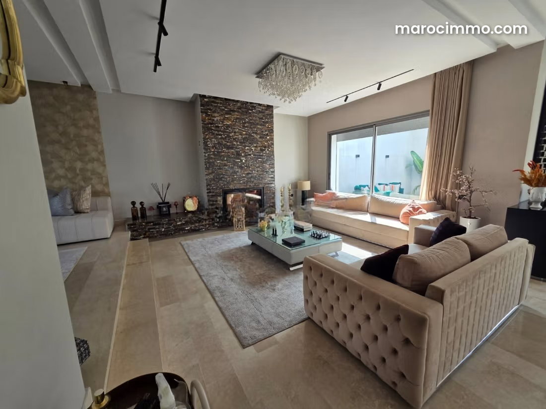 450 m² Villa with Pool for Sale in Central Bouskoura — Bouskoura