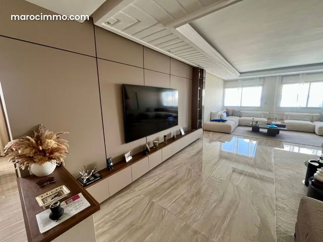 Bel appartement rénové à vendre à Place Ollier, Gauthier — Casablanca