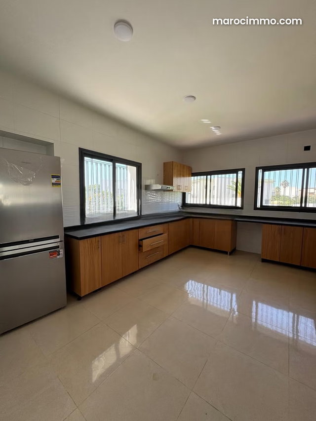 Villa bien retapé en location à Souissi — 3