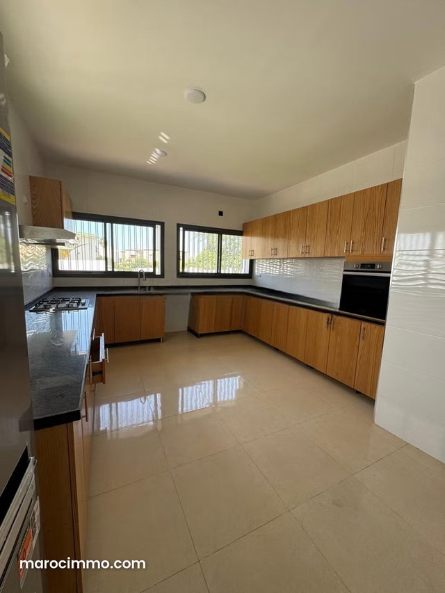 Villa bien retapé en location à Souissi — 4