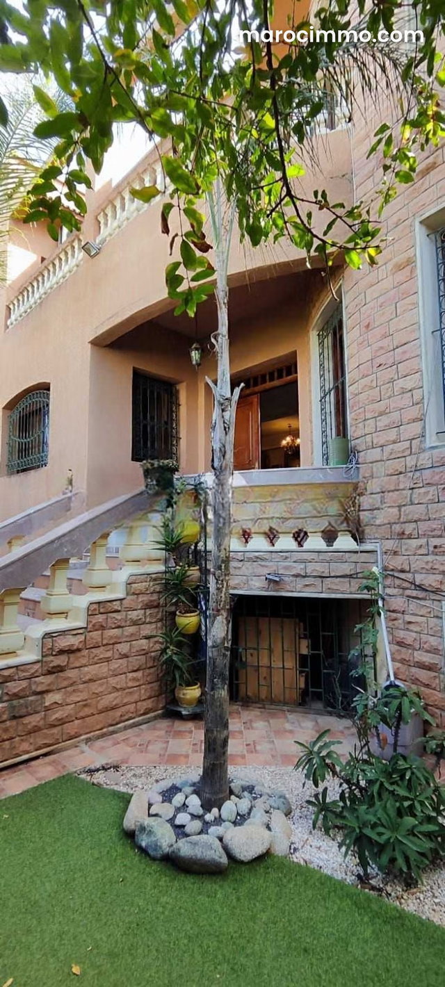 Villa à Vendre de 365.0 m² à Salé, Bettana — 2