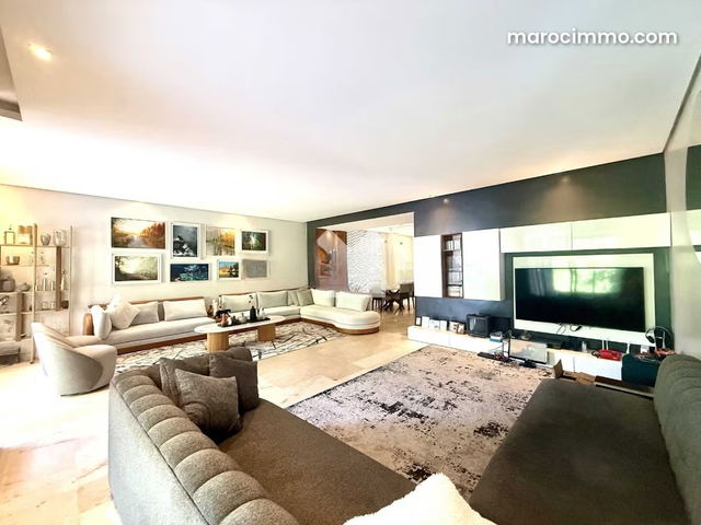Villa à Vendre de 299.0 m² à Bouskoura, Ville Verte — Bouskoura