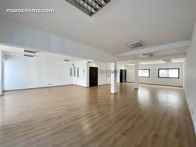 Bureau aménagé de 150m² — 3