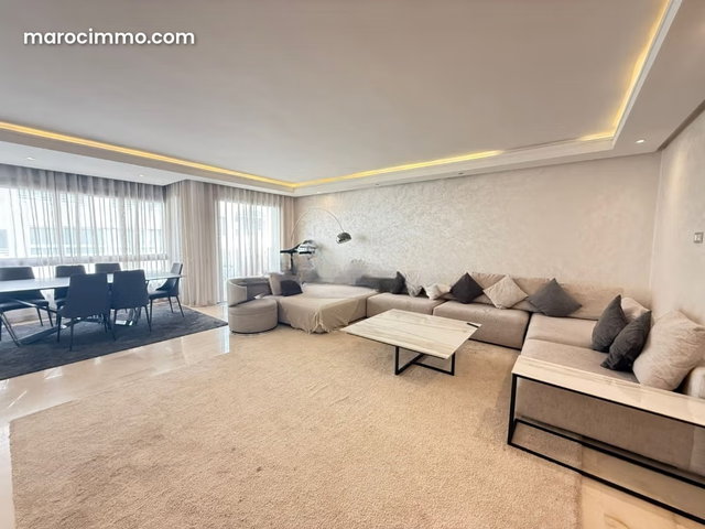 Golden Triangle/Magnificent 172m² Modern Furnished Apartment — 3