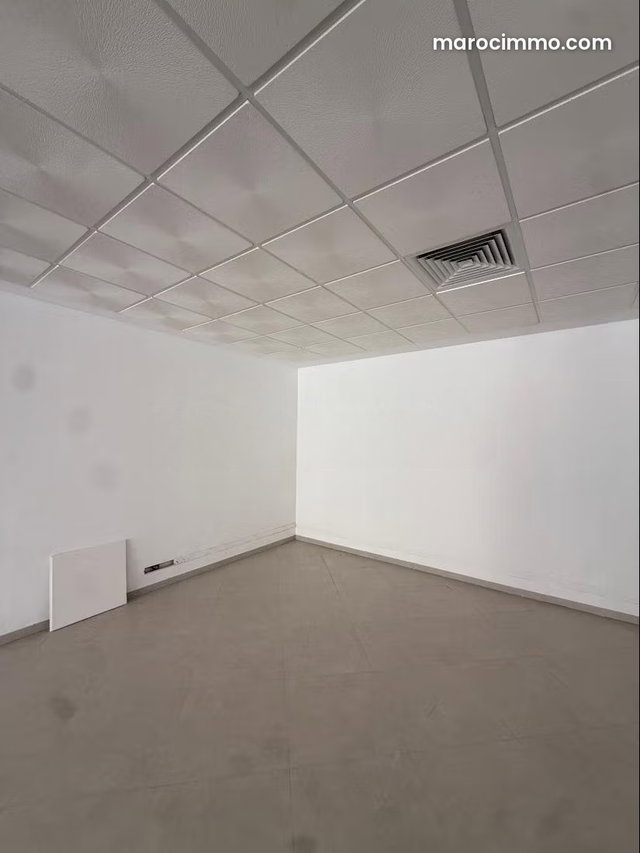 Offices for Rent in Administrative. 100 m² Space. Double Glazed Windows and Safe Door — 4