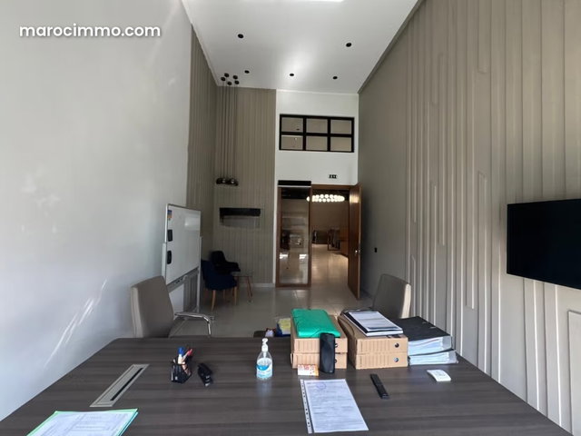 Bureau Prime 350 M² Aménagé Vide En Location — 4