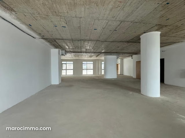 Bureau Neuf 1332 M² En Location Sur CFC — 2