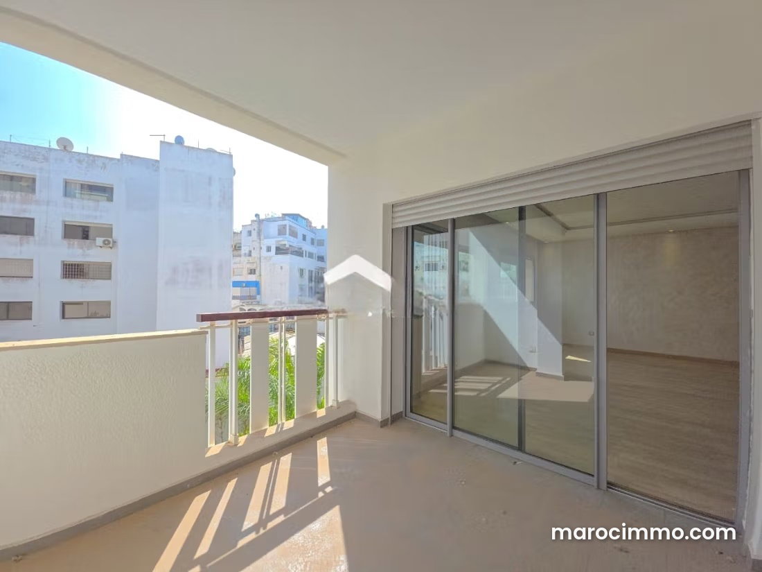 4-Room Apartment with Terrace in Racine, Casablanca — Casablanca