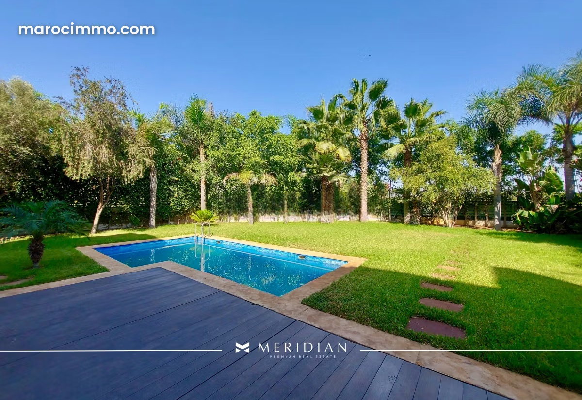 Contemporary 500 sqm villa with garden and pool, central Bouskoura — Bouskoura