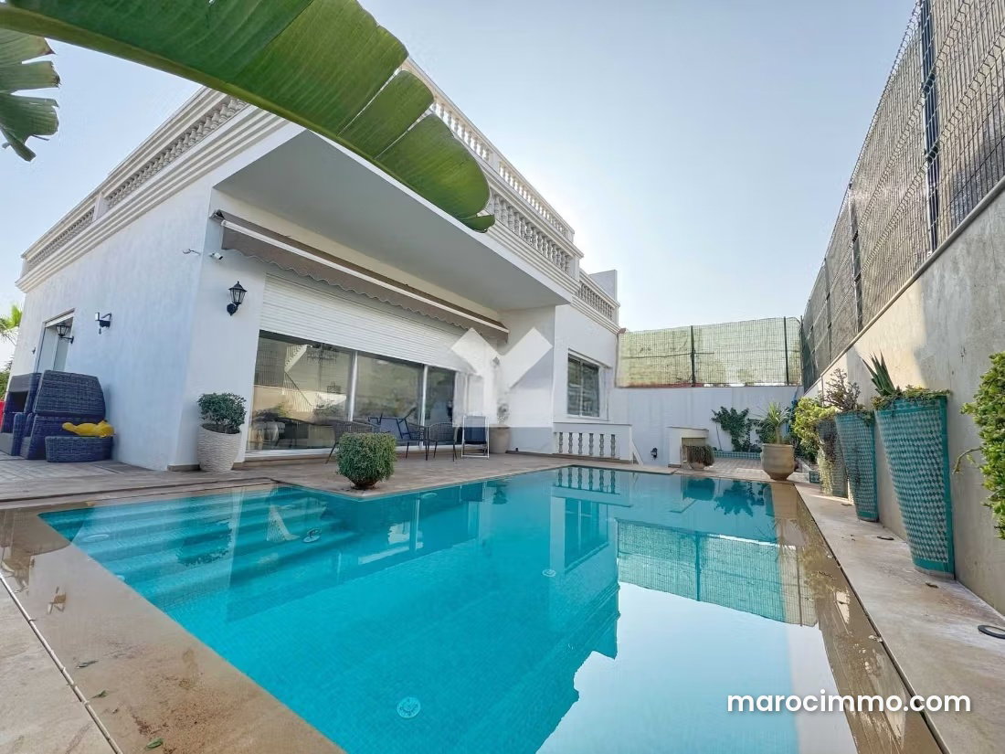 373 sqm Villa, 4 Bedrooms, Garden and Garage in Dar Bouazza — Dar Bouazza