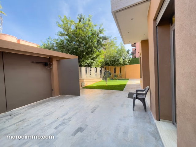 À VENDRE – Villa de Prestige avec Piscine — 3