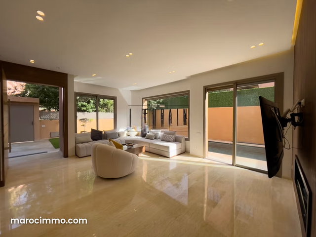 À VENDRE – Villa de Prestige avec Piscine — 2