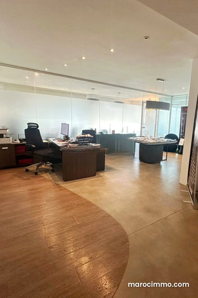 Superbe bureau moderne à louer au cœur d’un quartier stratégique — 3