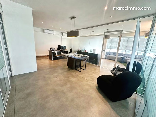 Superbe bureau moderne à louer au cœur d’un quartier stratégique — 4