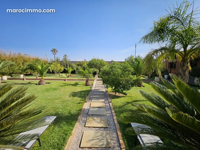 Vente d'un superbe riad à Route Amizmiz. Superficie 3160 m². Belle terrasse et jardin — 2