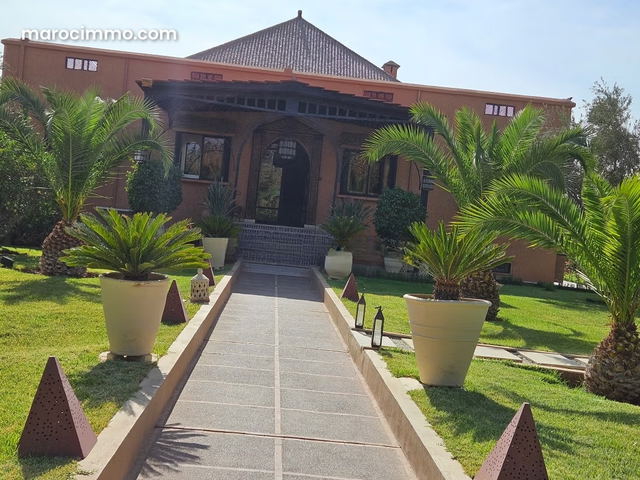 Vente d'un superbe riad à Route Amizmiz. Superficie 3160 m². Belle terrasse et jardin — Marrakech