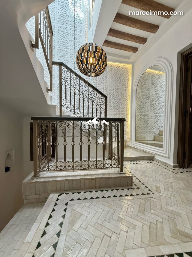 Riad à vendre à Bab Lhmar. Surface totale 40 m². Piscine, climatisation — 2