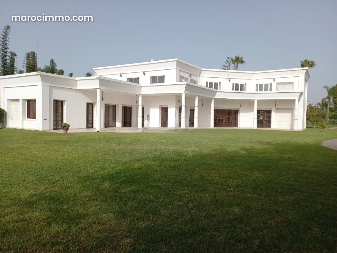 Large 4,000 m² Office in a Villa in Souissi, Rabat — Rabat