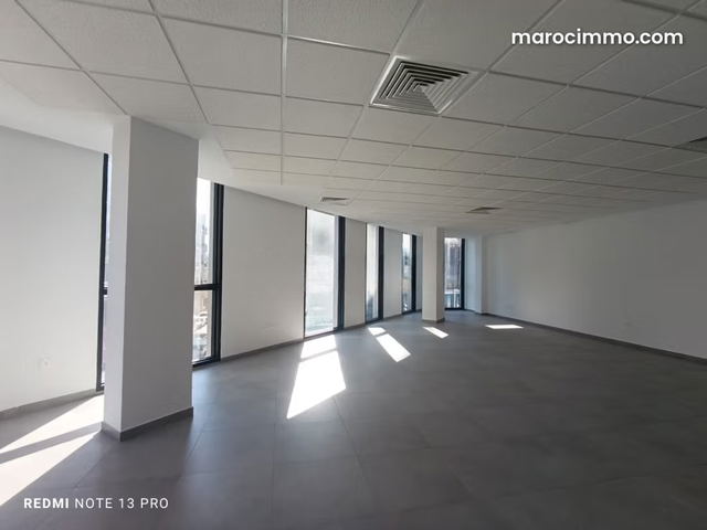 Plateaux de bureau à vendre à côté CFC — الدار البيضاء