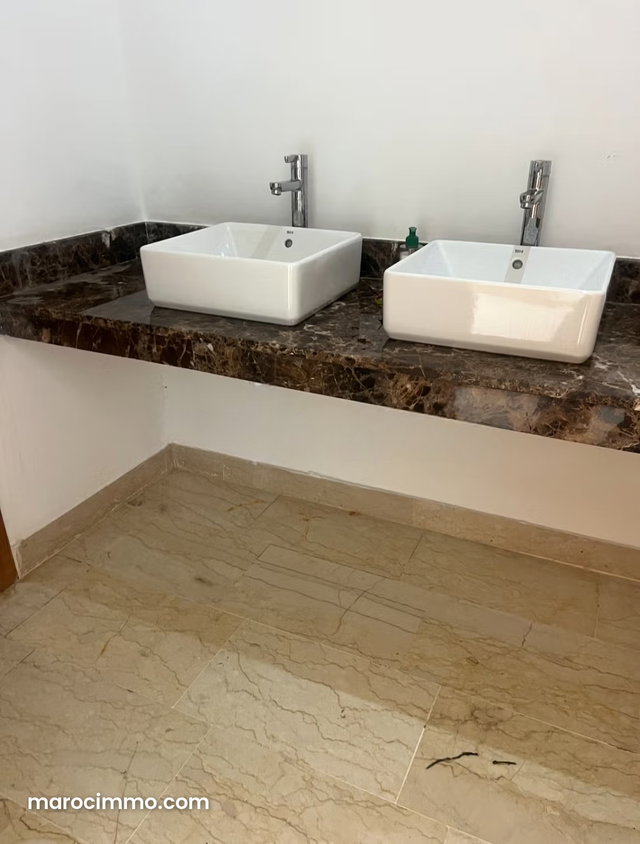 Vente villa de 700 m2 de terrain à 8 minutes du Morocco Mall 4 chambres très spacieuses Cheminée et salon très lumineux — 5