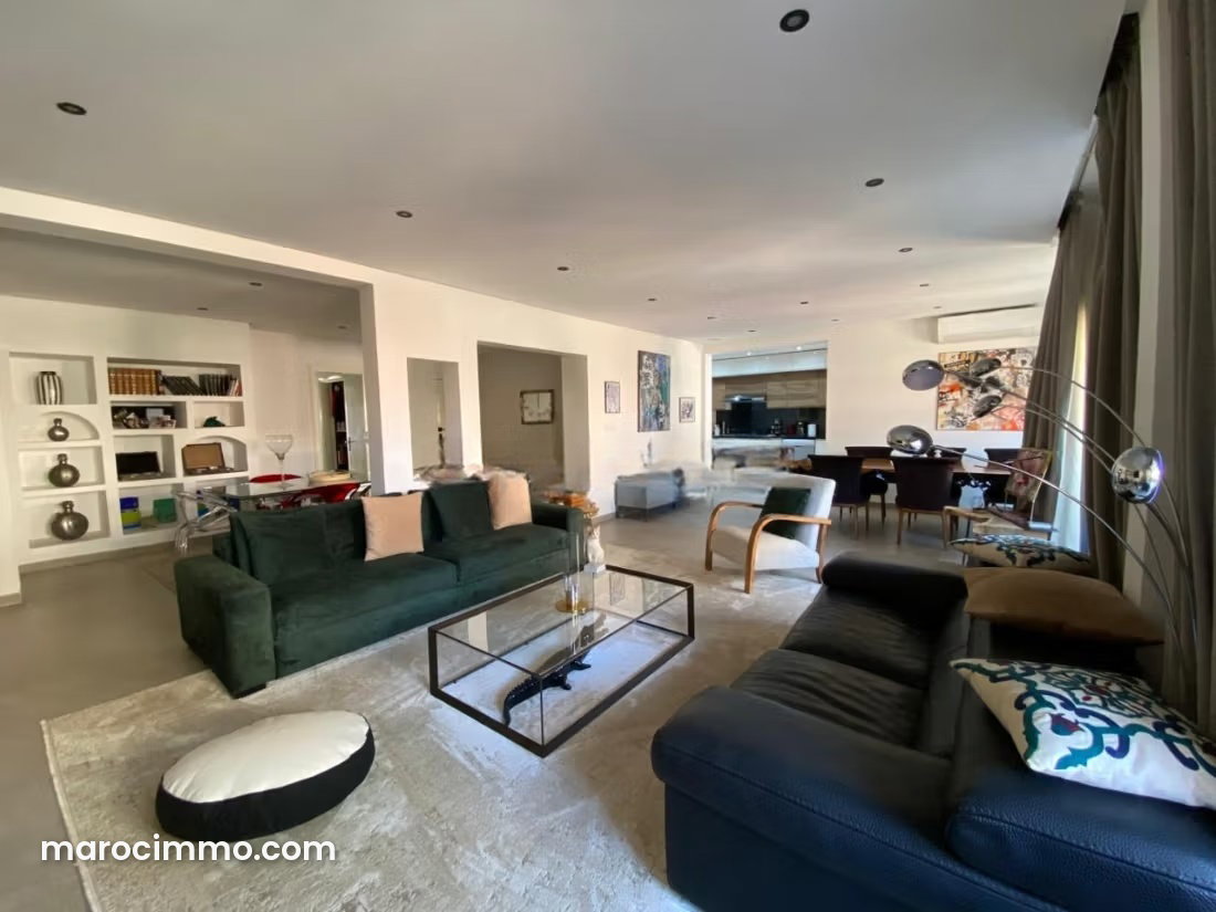 Apartment with Terraces and 3 Bedrooms in Gueliz